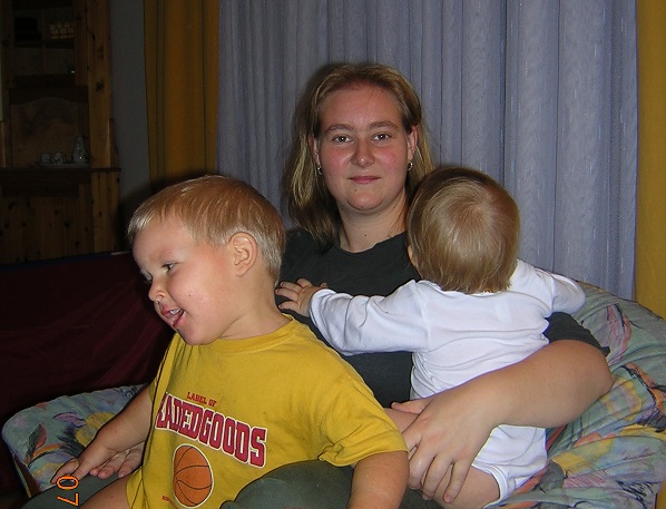 Mama mit Baby und Kleinkind